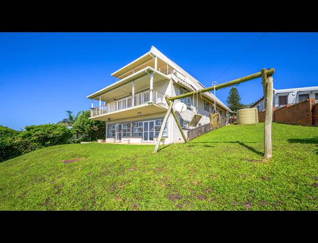 5 BEDROOM HOUSE FOR SALE IN ZINKWAZI BEACH